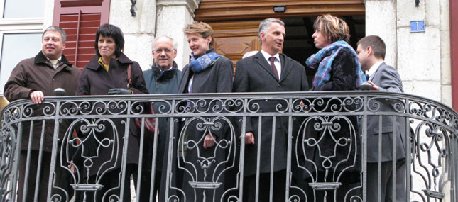 Le Conseil fédéral sur le perron de l'Hôtel de Ville de Delémont le 25 novembre 2010