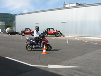 Tests d'équilibre pour l'examen pratique de moto