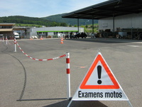 Site des tests d'équilibre pour l'examen pratique de moto