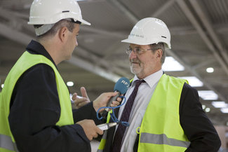 Le ministre de l'Environnement et de l'Equipement Laurent Schaffter interviewé sur le chantier de la DIB