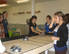 Image 6 - Des lycéennes à l'atelier de robotique à l'EPFL