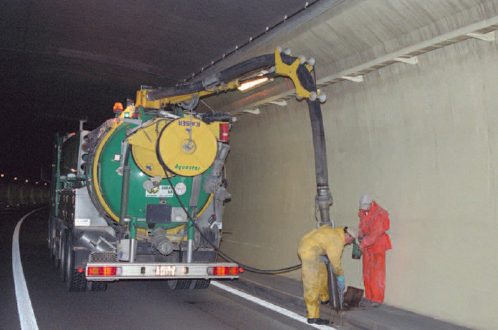 Lavage tunnels - Vue de travaux d'entretien réalisé sur l'autoroute A16