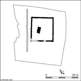 Plan de l'édifice funéraire gallo-romain s'élevant sur un podium rectangulaire.