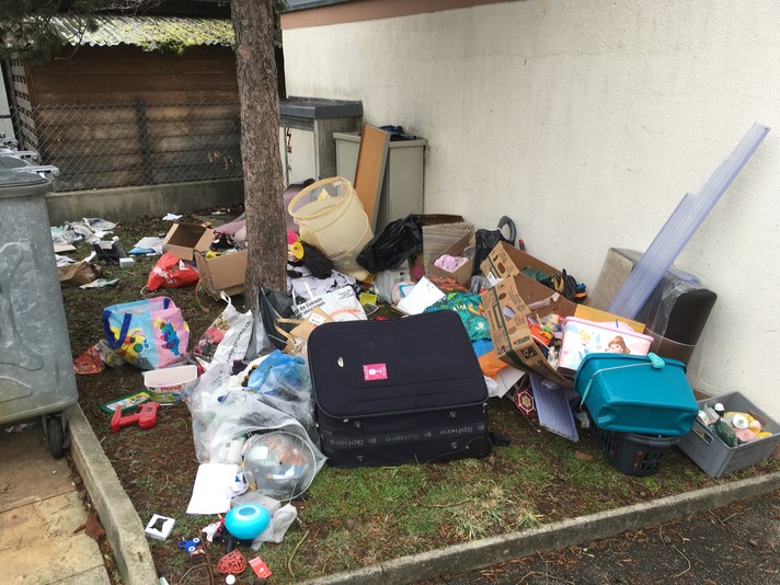 Constat lors du ramassage porte-à-porte des déchets encombrants dans une commune…la nouvelle loi doit permettre de réduire ce genre d’image dans nos rues. (février 2019).