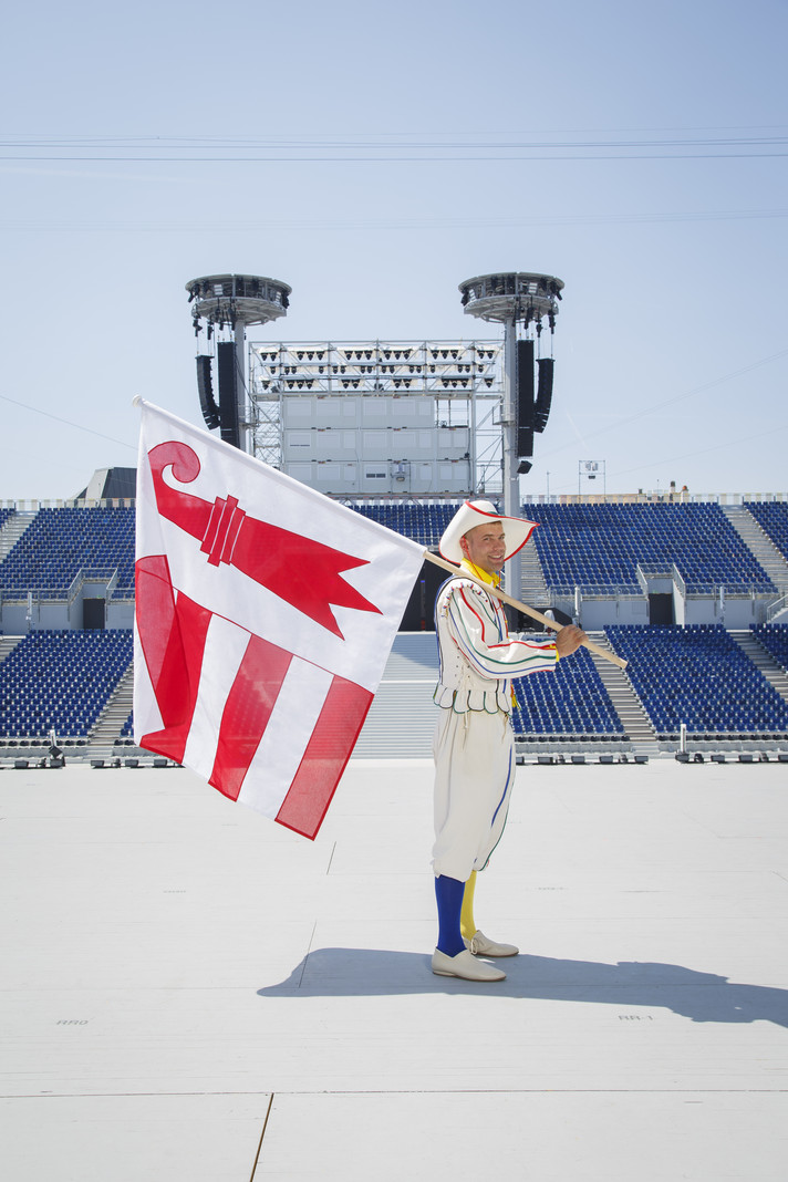 Le porte-drapeau jurassien Olivier Fleury dans son costume © Céline Michel-Fête des Vignerons