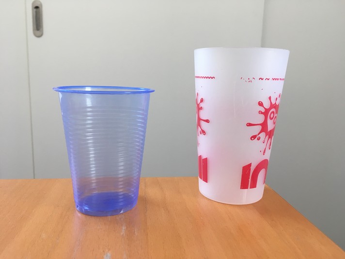 Vaisselle réutilisable - gobelets plastiques à usage unique ou réutilisable