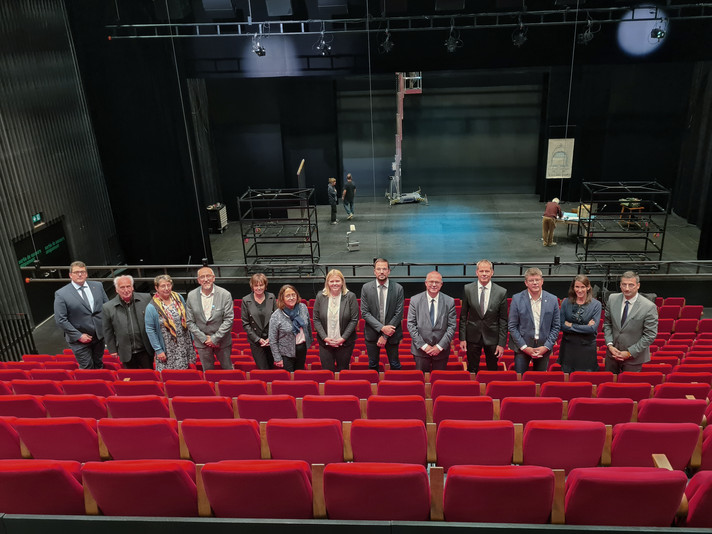 Photo de la rencontre entre le Gouvernement et élus belfortains au Théâtre du Jura.