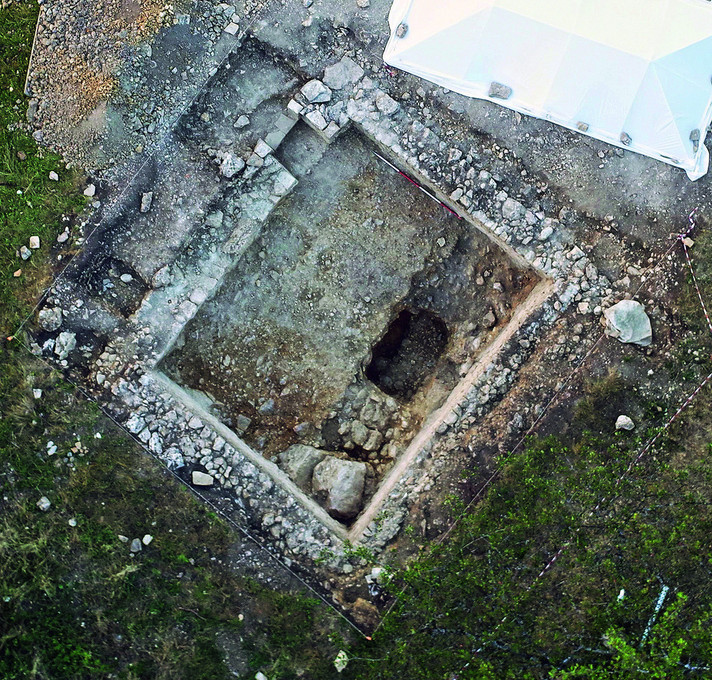 Image de la cave carolingienne à la fin de la fouille