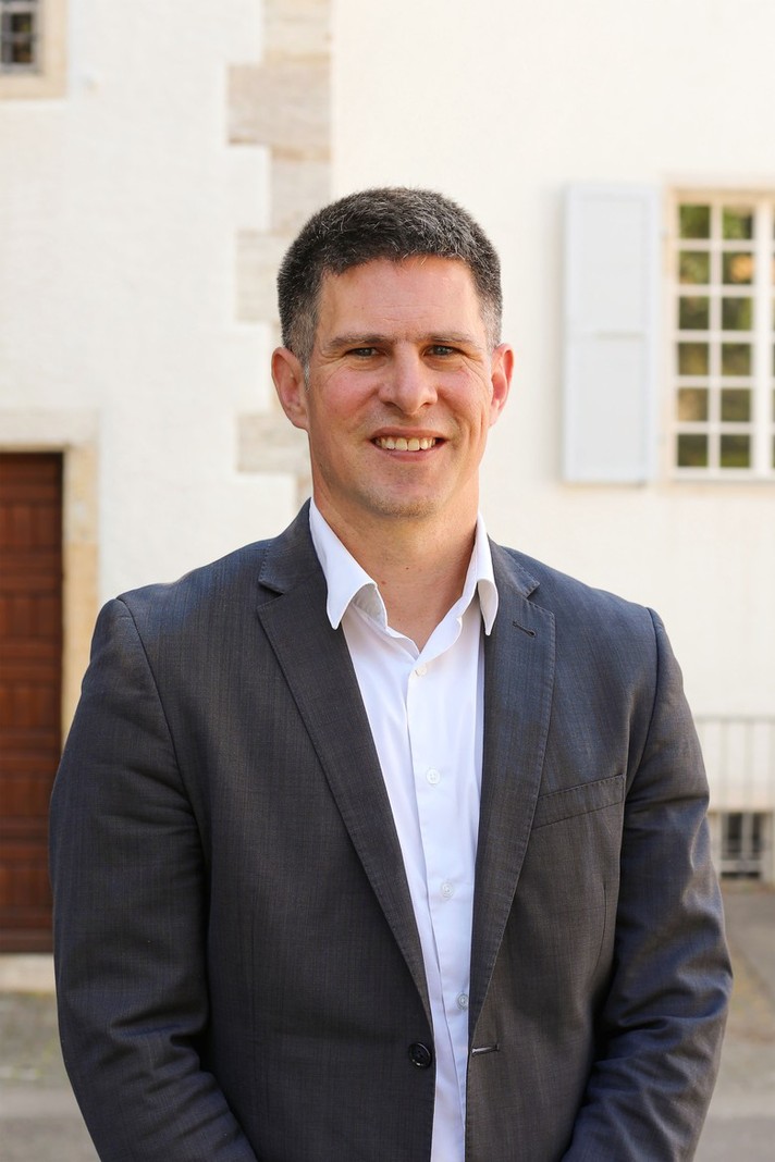 Photo portrait de Julien Hostettler.