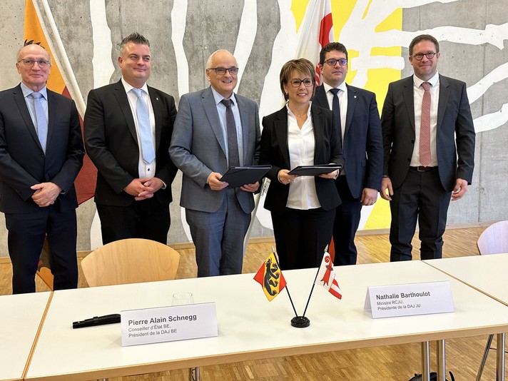 De g. à d. : Mario Annoni, David Gaffino, Pierre Alain Schnegg, Nathalie Barthoulot, Jean-Baptiste Maître et Patrick Tanner.