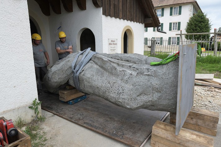Le vestige de la Sentinelle entre au musée. Crédit: Géraud Siegenthaler