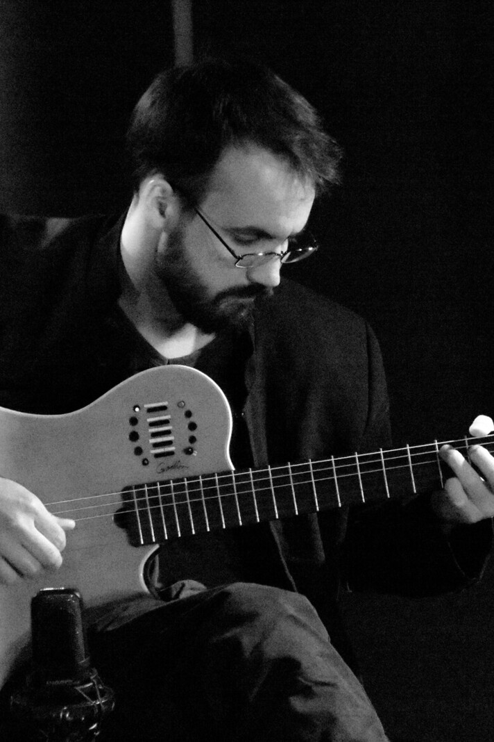 Photo portrait de Luc Vallat. Crédit photo: Fox Kijango