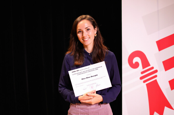 Elisa Shua Dusapin reçoit le Prix des Arts, des Lettres et des Sciences.