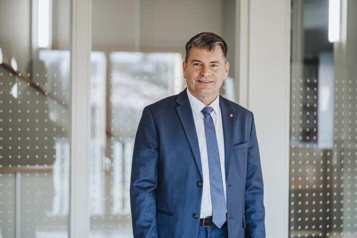 Jean-Paul Lachat - Ministre du DEC