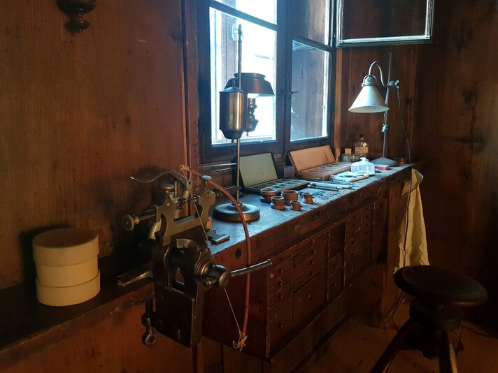 Photo de l'atelier d'un paysan horloger