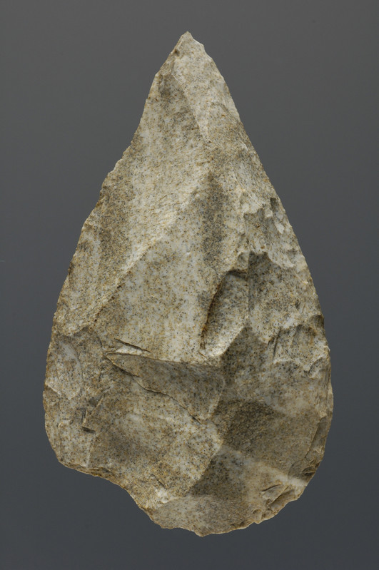 Pointe moustérienne en silex trouvée à Alle-Noir Bois, période de l'homme de Néandertal