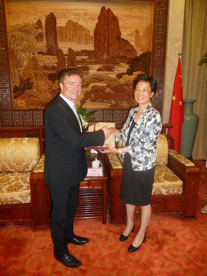 réception officielle avec Mme Liang Liming, vice-gouverneur de la Province du Zhejiang et le ministre de l’économie jurassienne Michel Probst