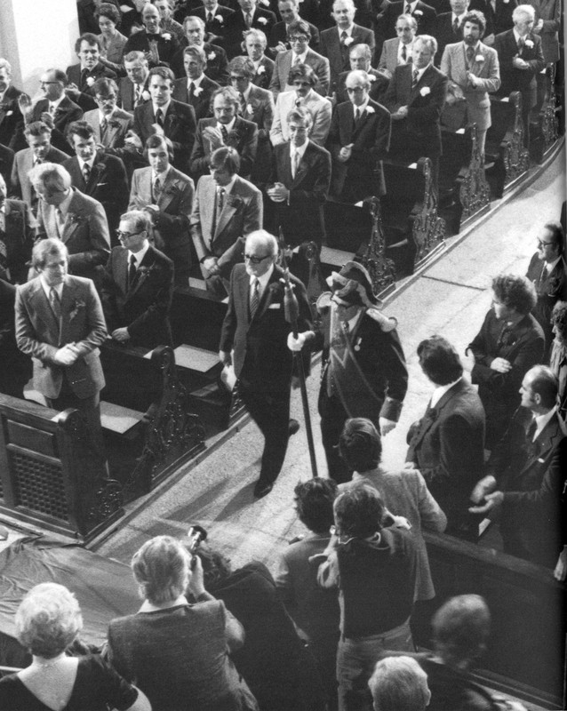 12 avril 1976: séance solennelle de la Constituante - Touche Esc pour fermer la fenêtre