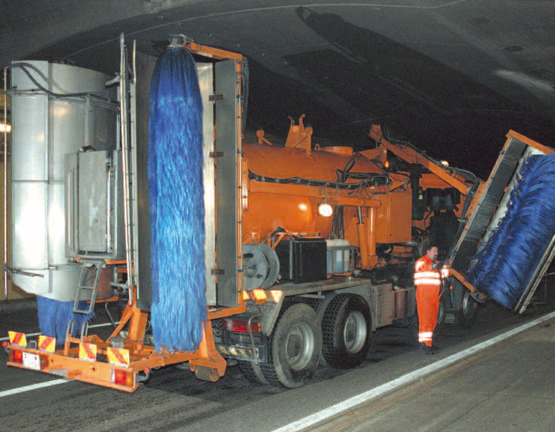 Lavage tunnels  - Vue de travaux d'entretien réalisé sur l'autoroute A16