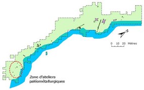 Plan de la surface fouillée sur le site de Delémont, la Deute et emplacement de la zone d'ateliers paléométallurgiques.