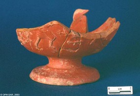 Coupe en céramique sigillée produite à Lezoux (2e quart du 1er s.) attribuée au potier Rutenos. Le décor montre des combats de gladiateurs.