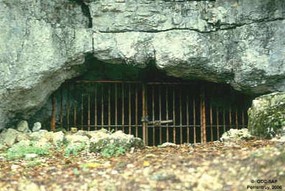 L'entré de la grotte de Saint-Brais II.