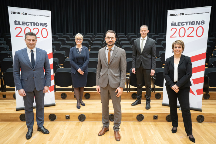 La composition du Gouvernement jurassien pour la législature 2021-2025. De gauche à droite: Jacques Gerber (PLR), Rosalie Beuret Siess (PS), Martial Courtet (PDC), David Eray (PCSI) et Nathalie Barthoulot (PS).