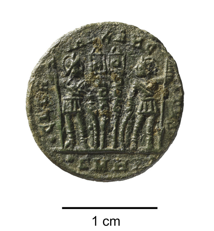  Image de la monnaie romaine du IVe siècle découverte sur la colline du Paplemont
